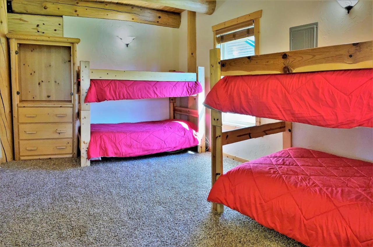 The Hideaway Hostel ไอส์แลนด์พาร์ก ภายนอก รูปภาพ